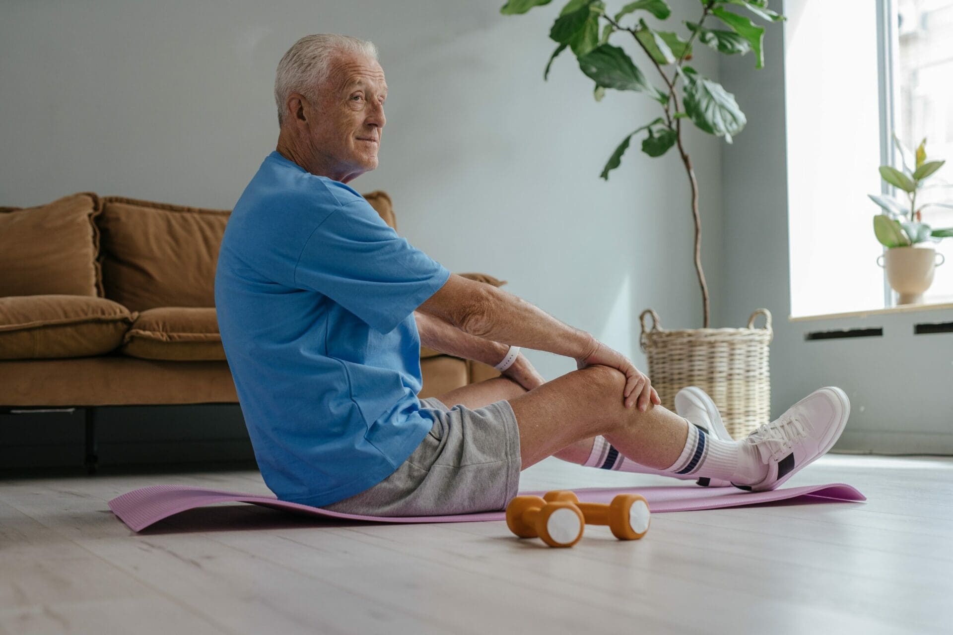 6 Ways to Help Your Senior Loved Ones Stay Physically Active